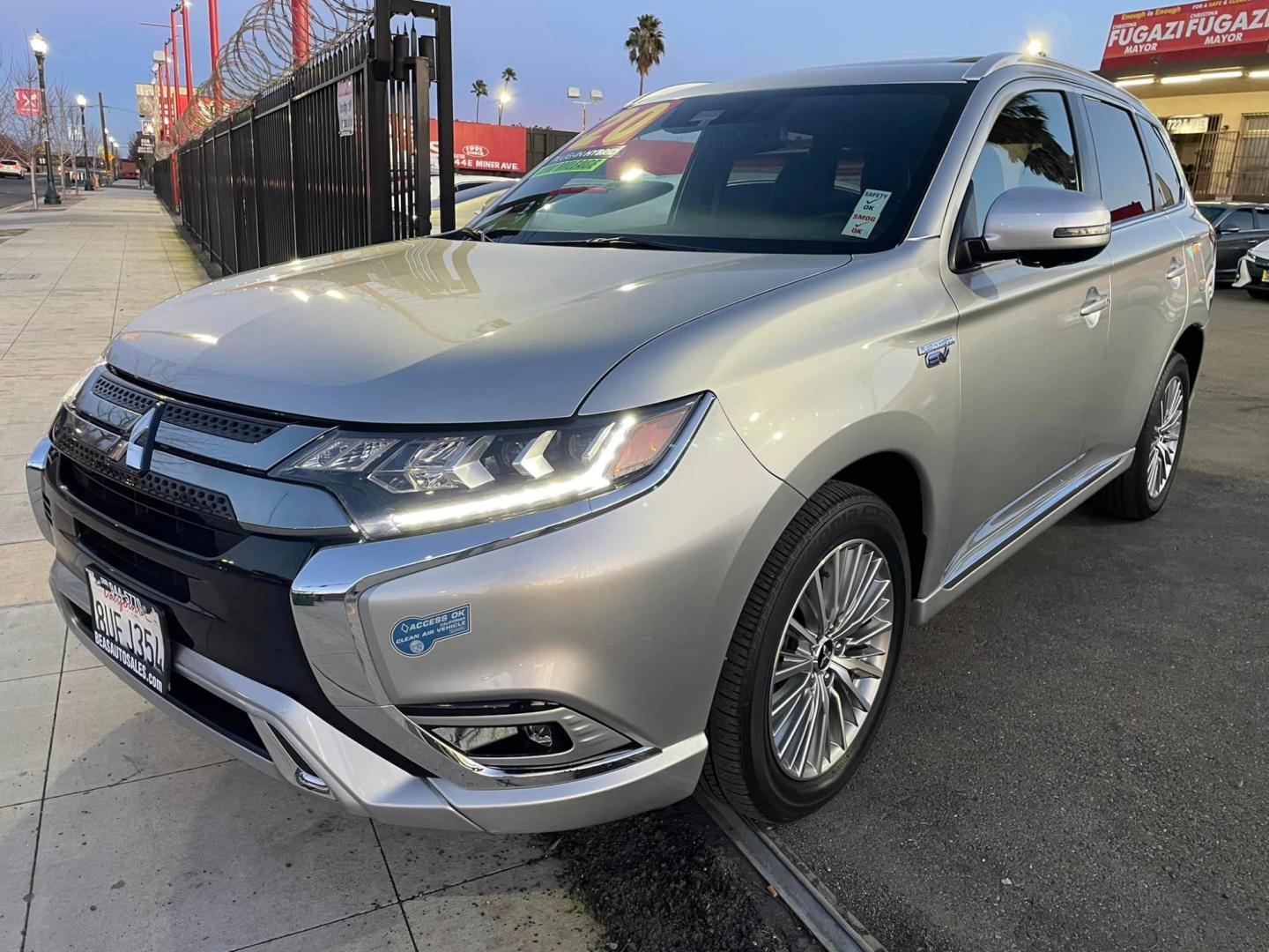 2020 SILVER /BLACK Mitsubishi Outlander PHEV (JA4J24A59LZ) , located at 744 E Miner Ave, Stockton, CA, 95202, (209) 944-5770, 37.956863, -121.282082 - Photo#3